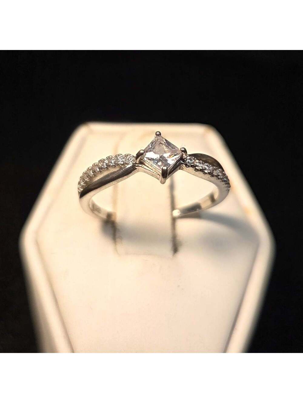 Classic square cut white Stone Sterling Silver Ring sz 8